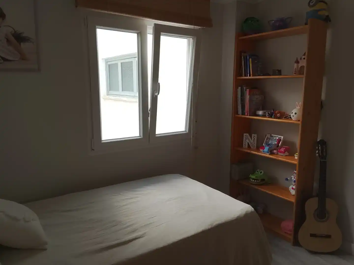 Bedroom of Flat for share in Onil  with Air Conditioner, Private garden and Storage room