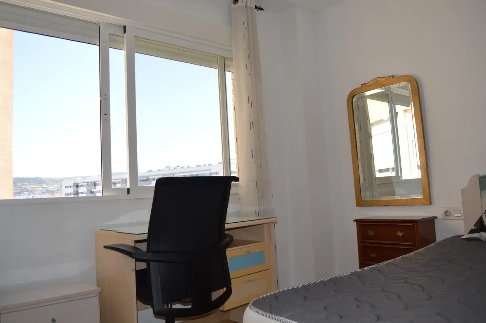 Bedroom of Flat for rent in Granada  with Air Conditioner, Furnished and Balcony
