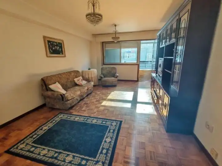 Flat with lift for sale in Calle Calle Conde de Torrecedeira, imagen 2