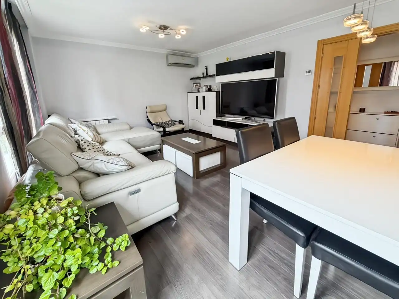 Sala de estar de Piso en venta en Madrid con Aire acondicionado, Calefacción y Piscina comunitaria