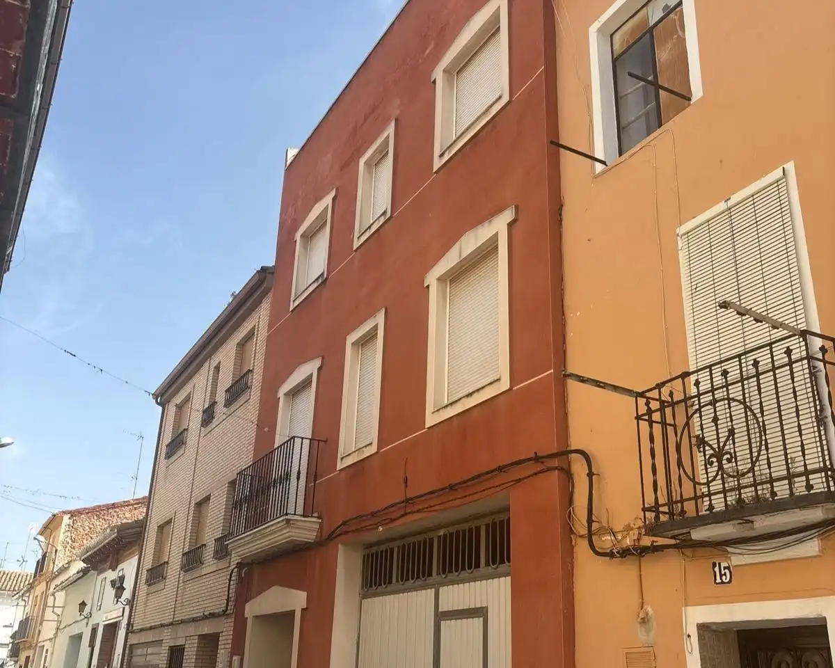 Vista exterior de Casa o xalet en venda en Utiel amb Terrassa