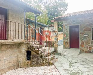 Vista exterior de Casa o xalet en venda en A Merca   amb Terrassa