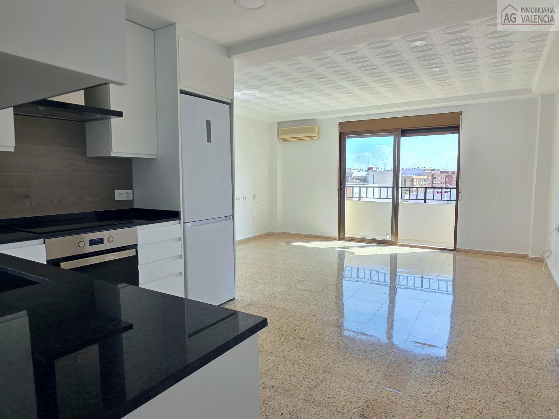 Kitchen of Flat to rent in Burjassot  with Air Conditioner and Balcony