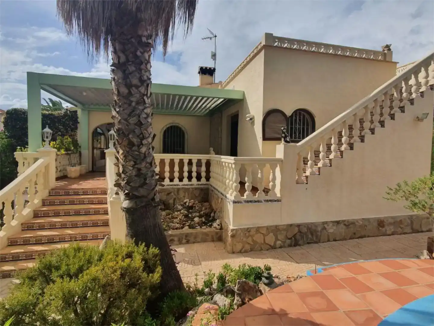 Vista exterior de Casa o xalet en venda en Calpe / Calp amb Aire condicionat, Piscina i Balcó