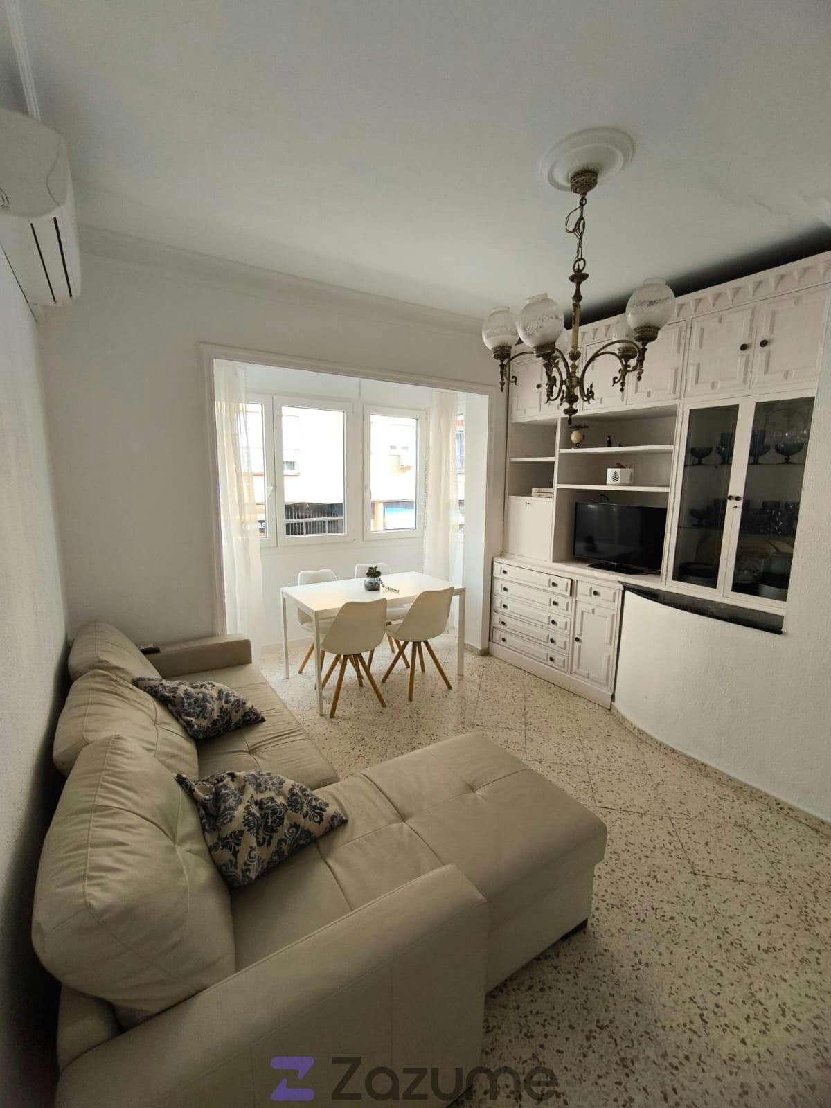 Living room of Single-family semi-detached to rent in  Sevilla Capital  with Air Conditioner, Terrace and Furnished