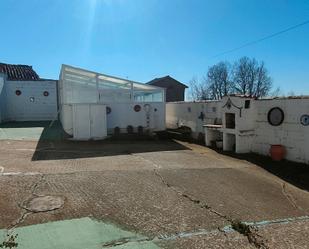 Vista exterior de Casa o xalet en venda en Santibáñez de Vidriales amb Calefacció, Jardí privat i Piscina