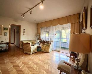 Sala d'estar de Pis en venda en  Madrid Capital amb Aire condicionat, Calefacció i Parquet