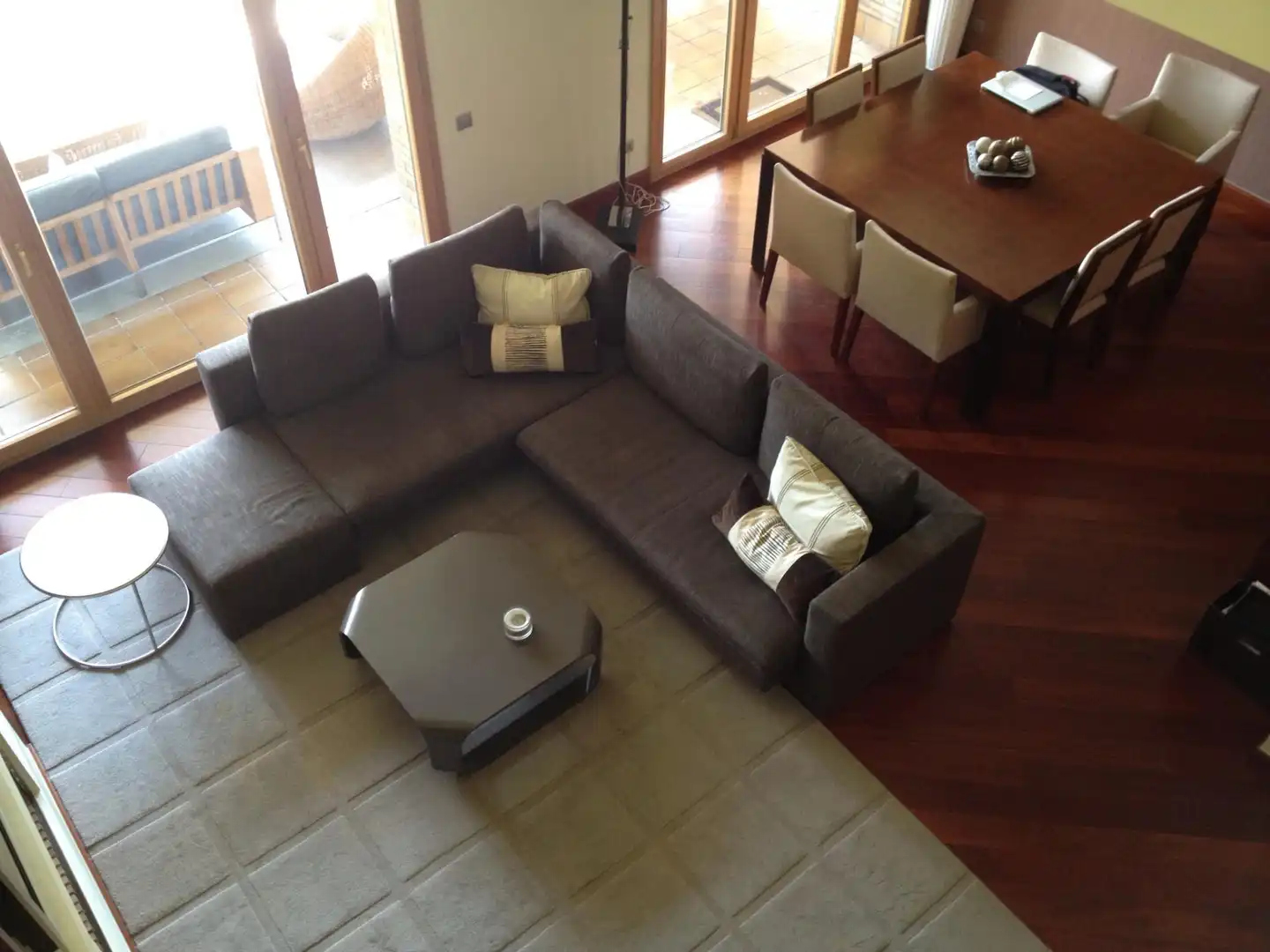 Sala d'estar de Casa adosada en venda en Pozuelo de Alarcón amb Aire condicionat, Jardí privat i Terrassa