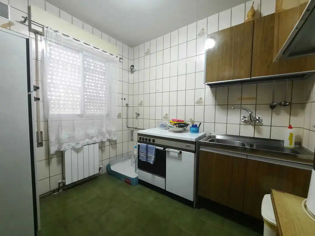 Cocina de Casa adosada en venta en Escalona con Aire acondicionado, Calefacción y Jardín privado