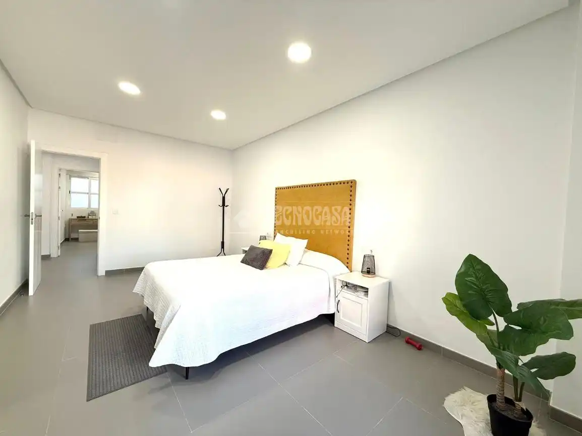 Habitación de Casa adosada en venta en Almería con Calefacción y Terraza