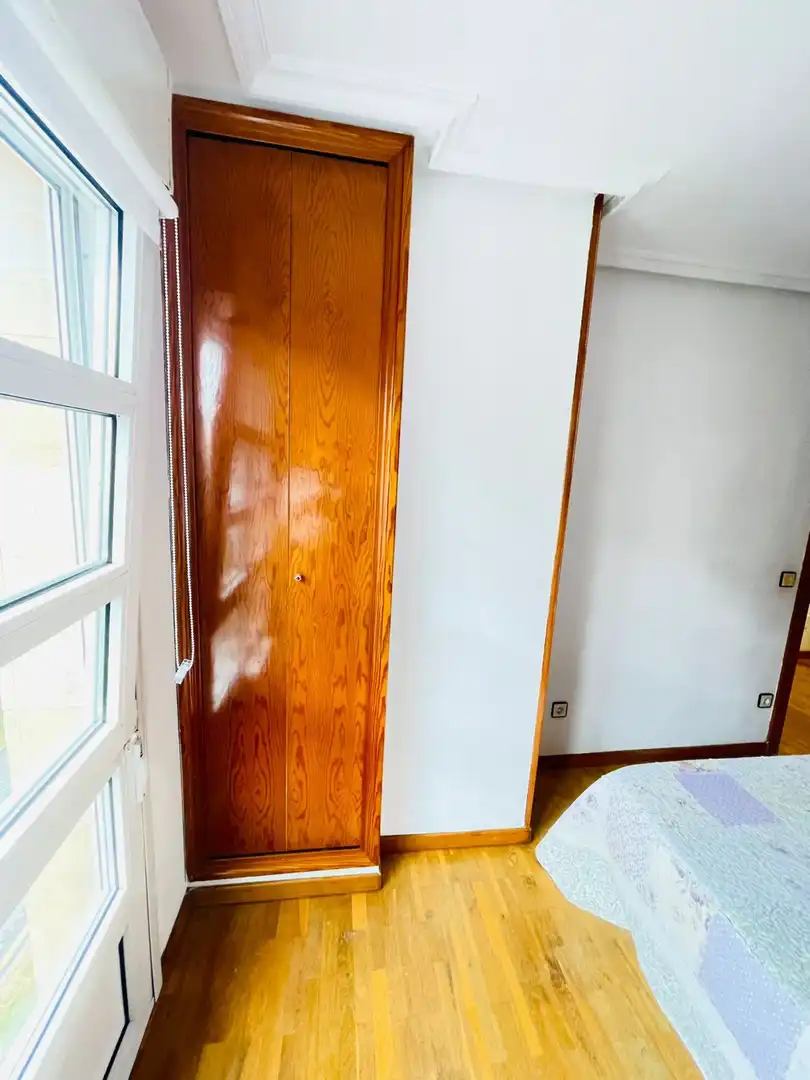 Schlafzimmer von Wohnungen zum Verkauf in Gijón  mit Heizung und Parkett