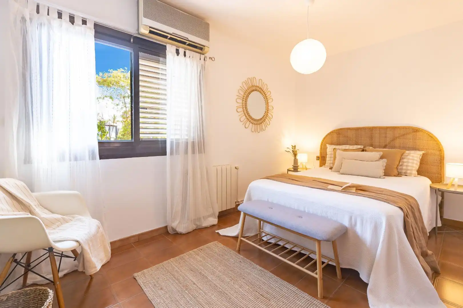 Habitación de Casa adosada en venta en Paterna con Calefacción, Jardín privado y Terraza