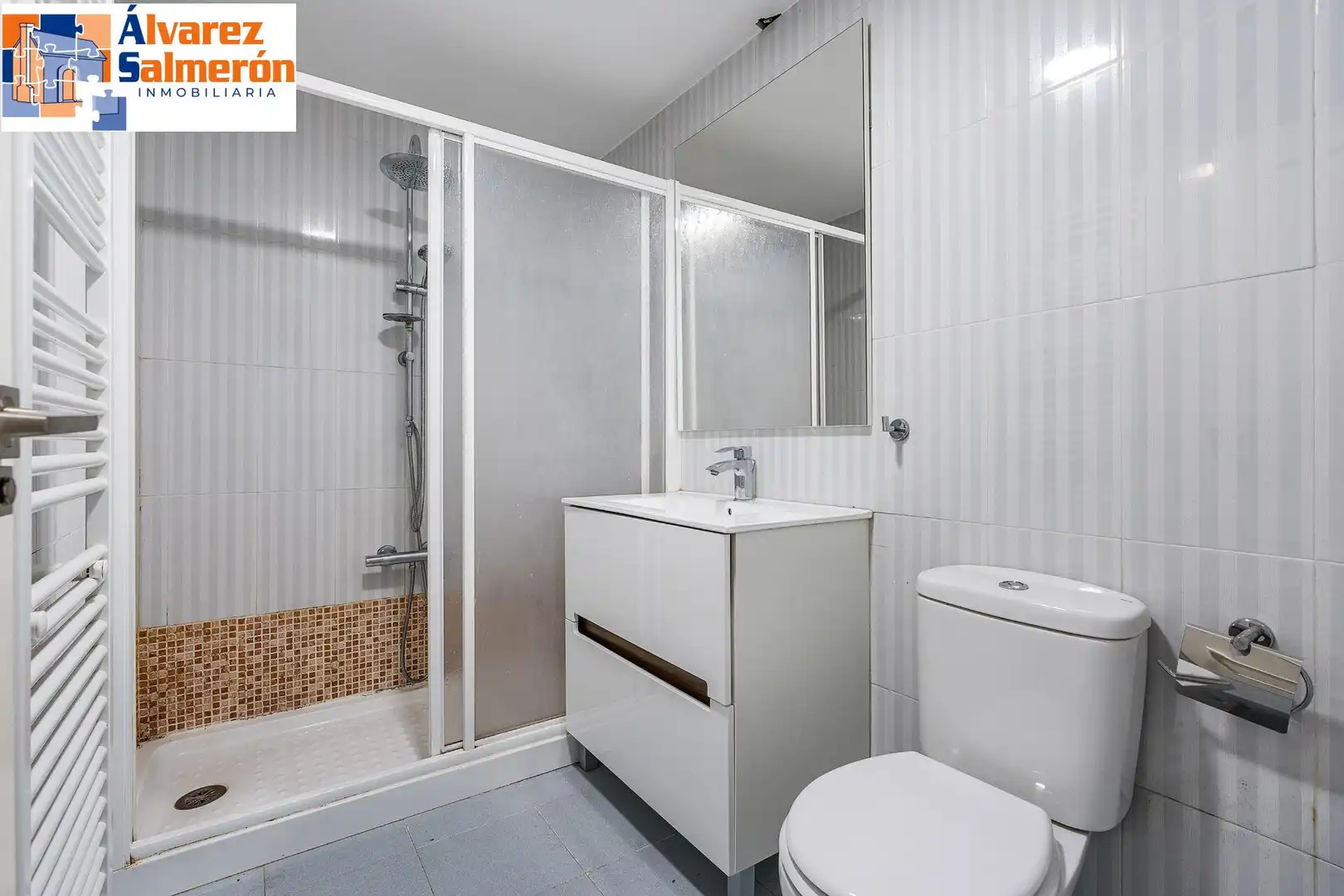 Baño de Piso en venta en Granada con Aire acondicionado, Calefacción y Terraza