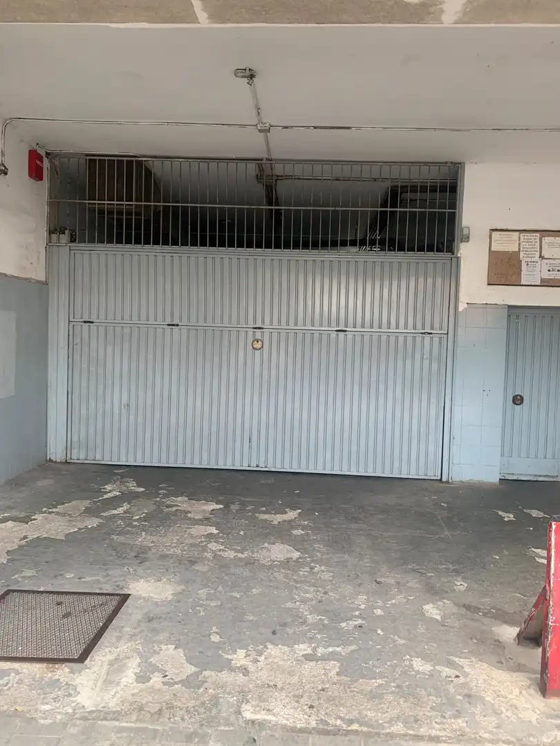 Aparcament de Garatge en venda en Badalona amb Alarma