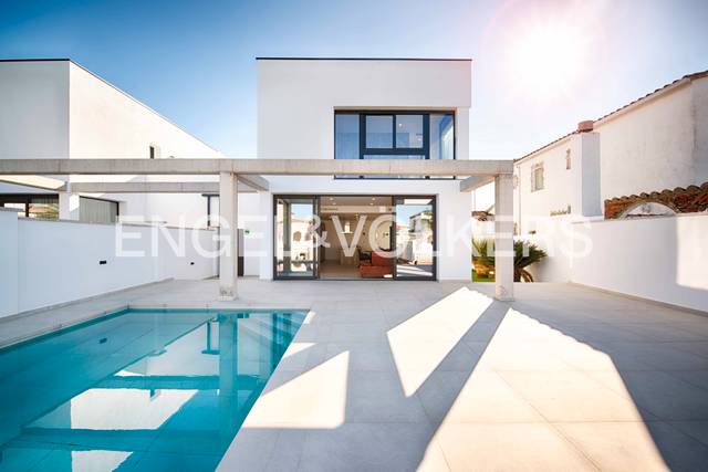 Casa adosada en Venta en Carrer Norfeu en Cap Ras - Creus - Falconera