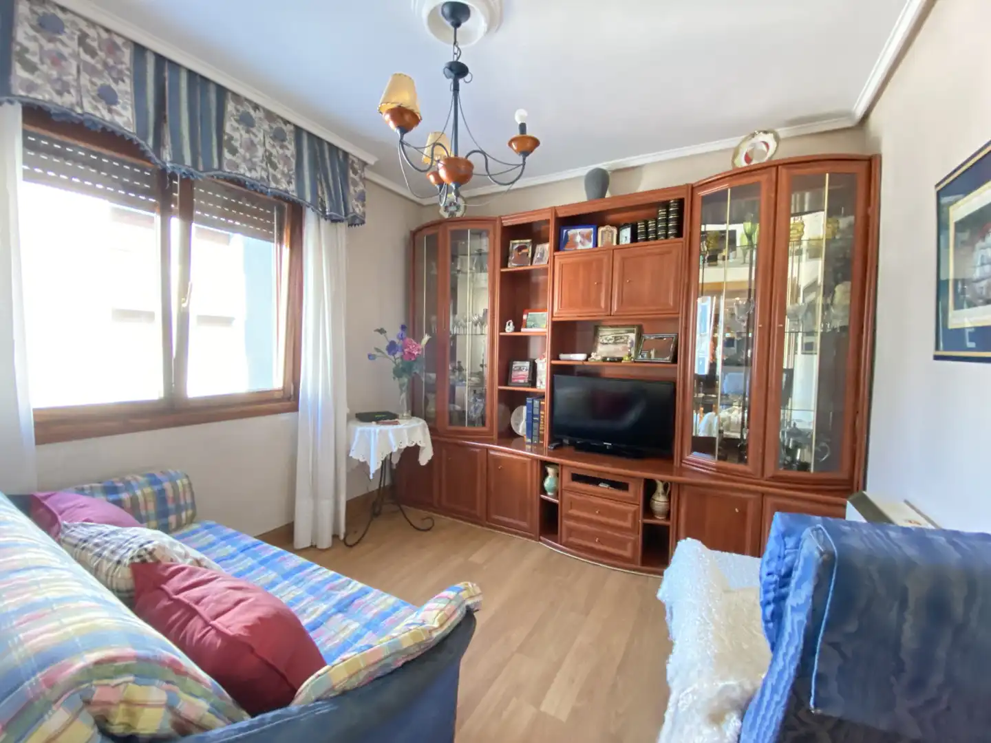 Sala de estar de Piso en venta en Gernika-Lumo con Calefacción, Terraza y Amueblado