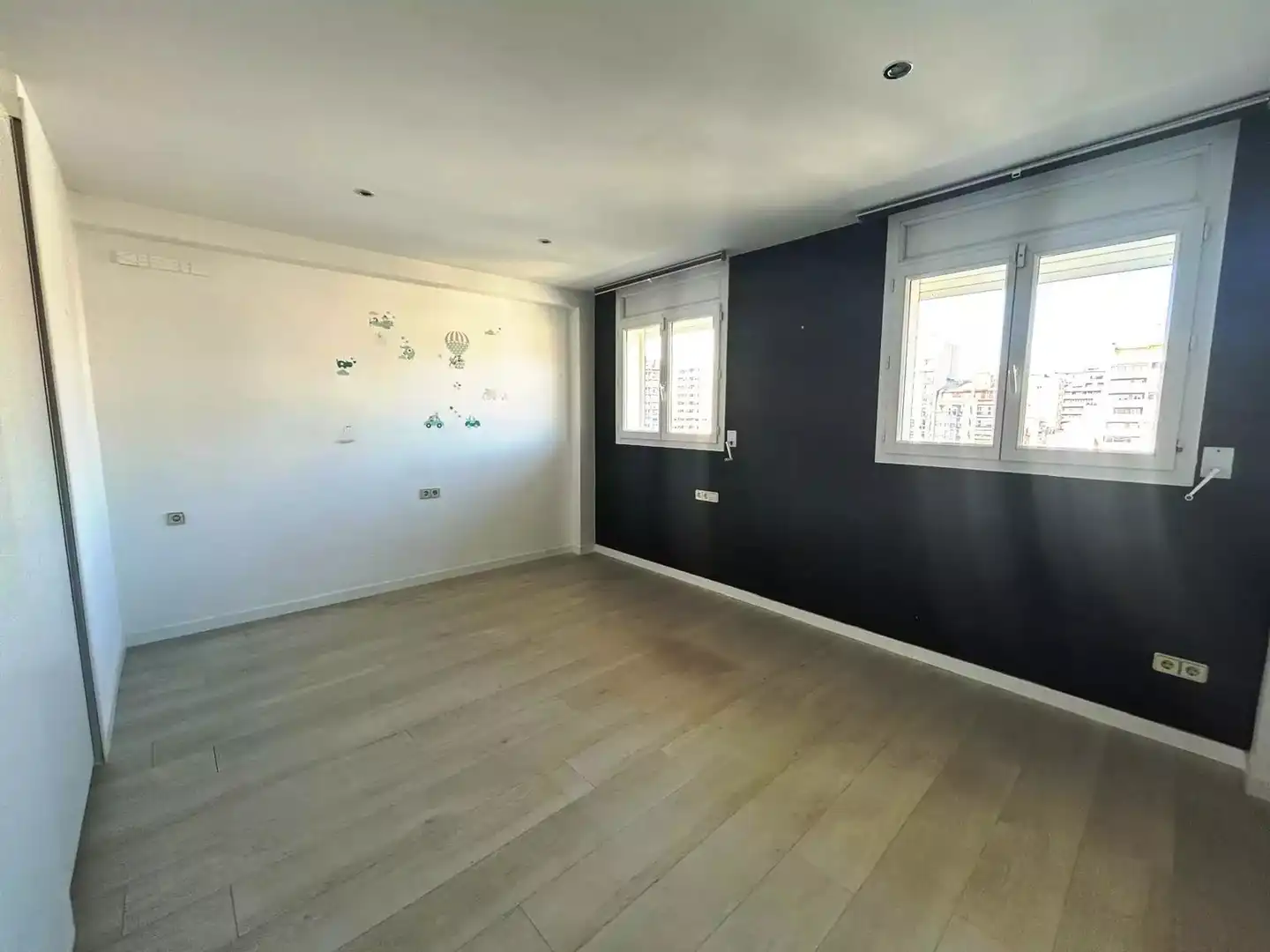 Schlafzimmer von Wohnung zur Miete in Girona mit Klimaanlage, Heizung und Parkett