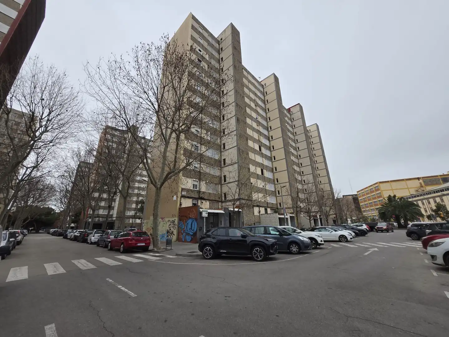 Exterior view of Flat for sale in L'Hospitalet de Llobregat  with Oven, Balcony and Alarm