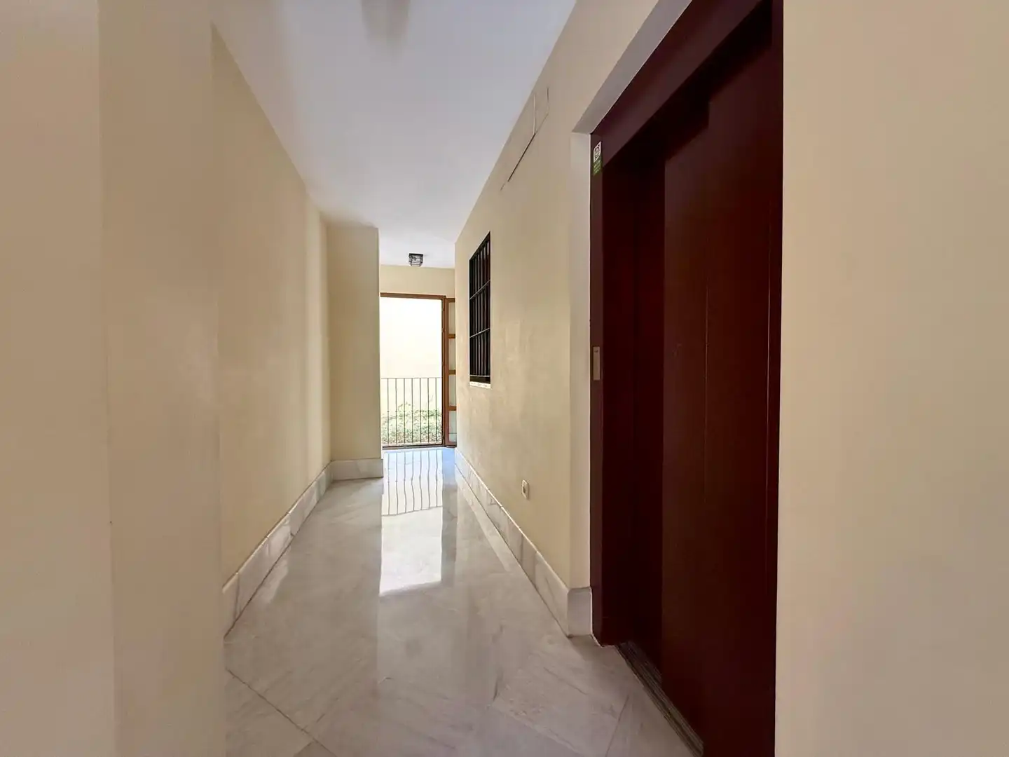 Flat for rent in Sevilla  with Air Conditioner, Heating and Furnished
