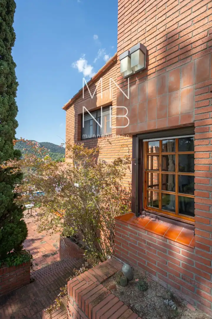 Außenansicht von Haus oder Chalet zur Miete in Òrrius mit Heizung, Schwimmbad und Möbliert