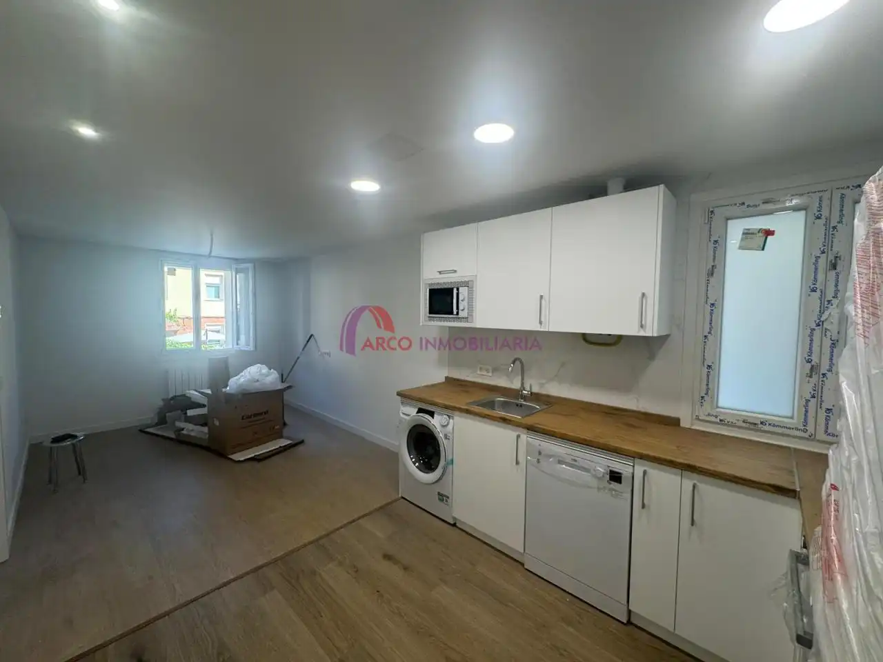 Cuina de Apartament en venda en Burgos amb Calefacció i Balcó