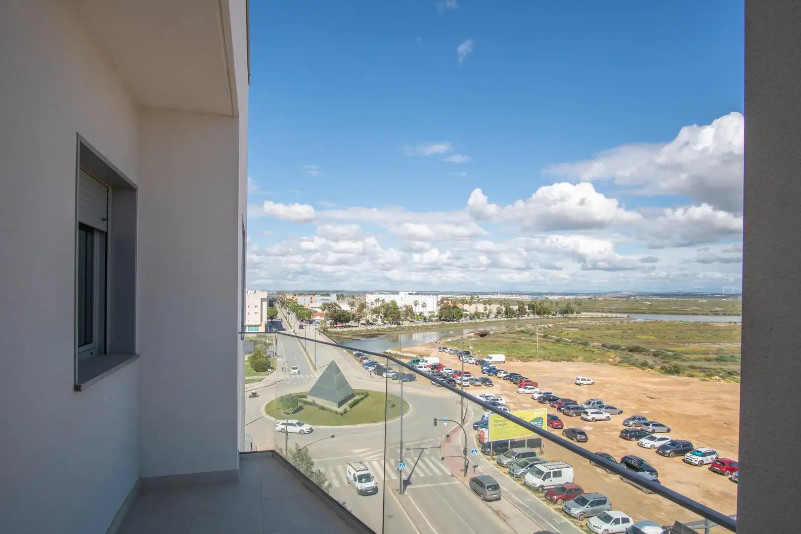 Außenansicht von Wohnung zum Verkauf in San Fernando mit Klimaanlage, Heizung und Terrasse