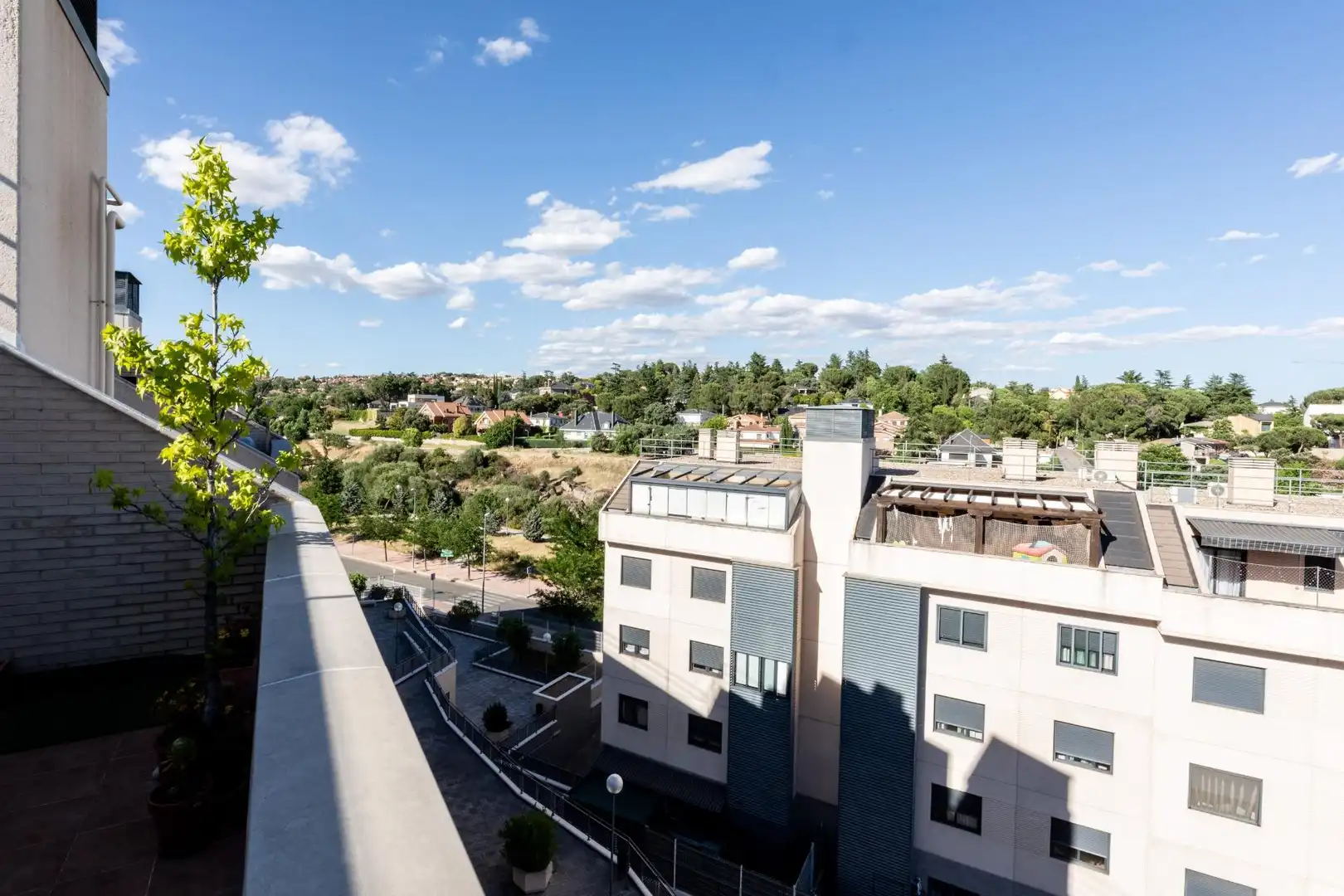Vista exterior de Àtic en venda en Colmenar Viejo amb Aire condicionat, Calefacció i Terrassa