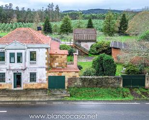 Vista exterior de Casa o xalet en venda en Coristanco amb Jardí privat i Traster