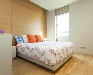 Dormitori de Apartament de lloguer en  Barcelona Capital amb Aire condicionat, Calefacció i Moblat