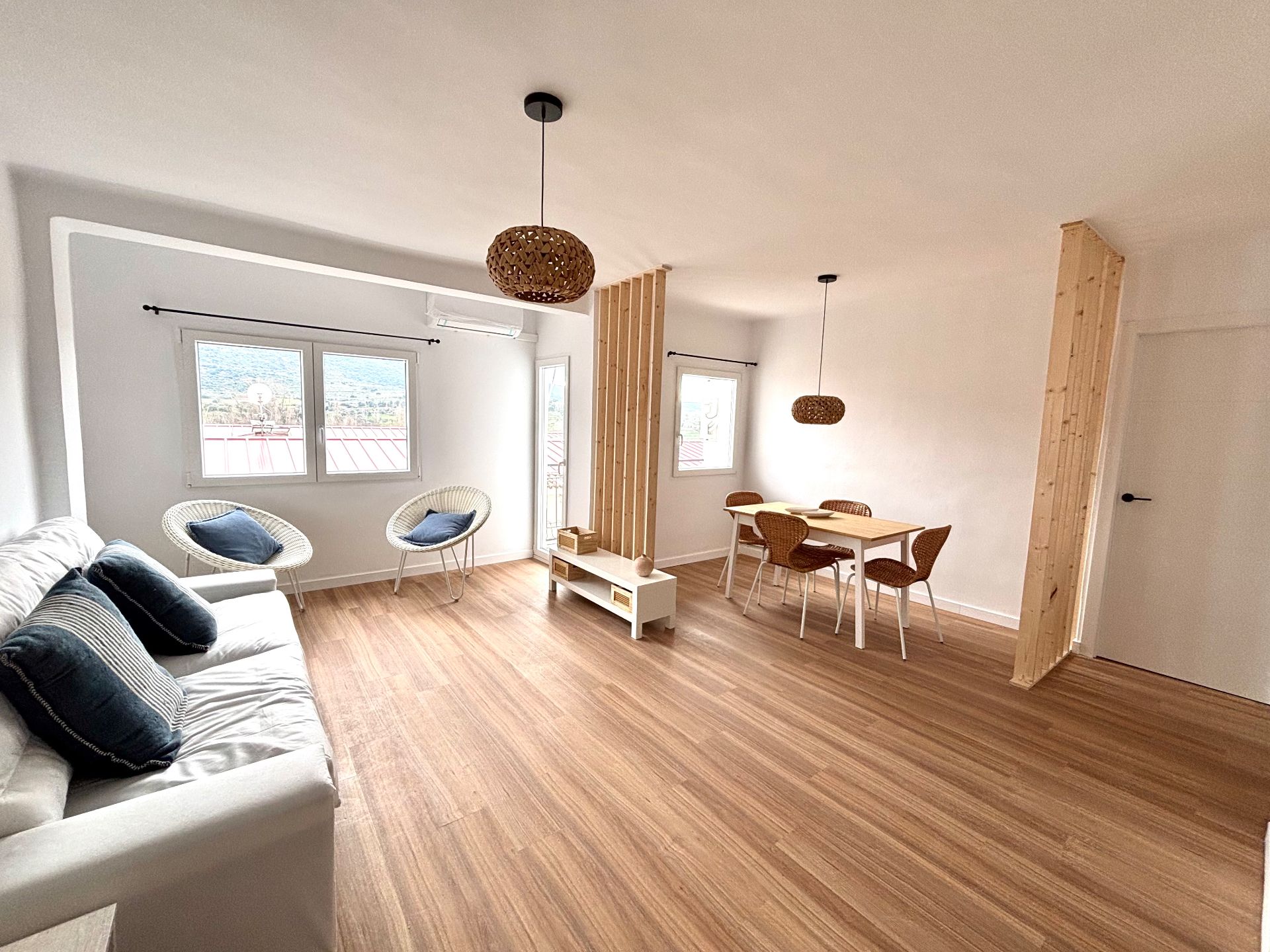 Living room of Apartment to rent in Plasencia  with Air Conditioner, Heating and Parquet flooring