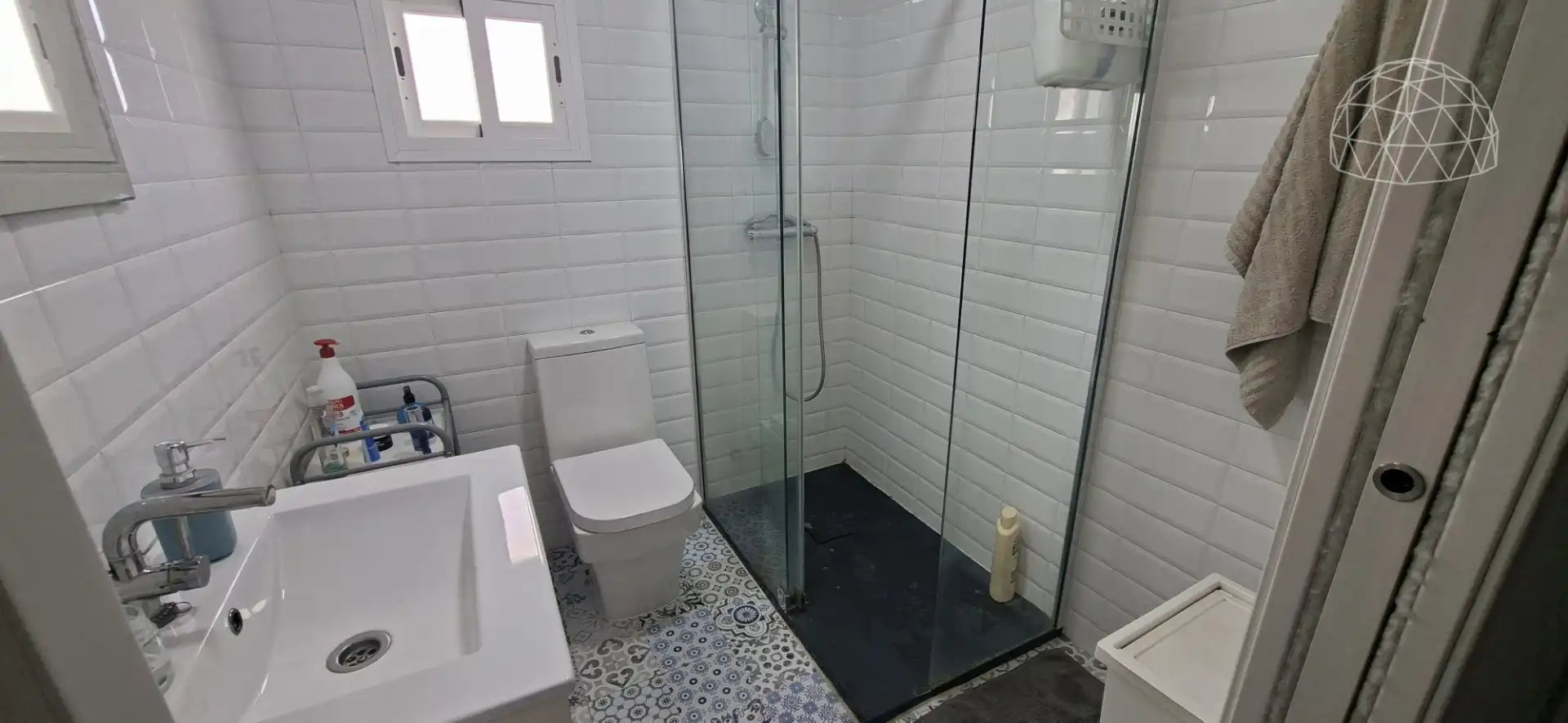 Bathroom of Flat for sale in Sevilla  with Air Conditioner