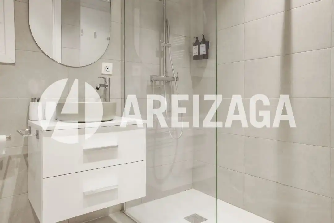 Badezimmer von Wohnung zum Verkauf in Donostia - San Sebastián  mit Heizung und Balkon