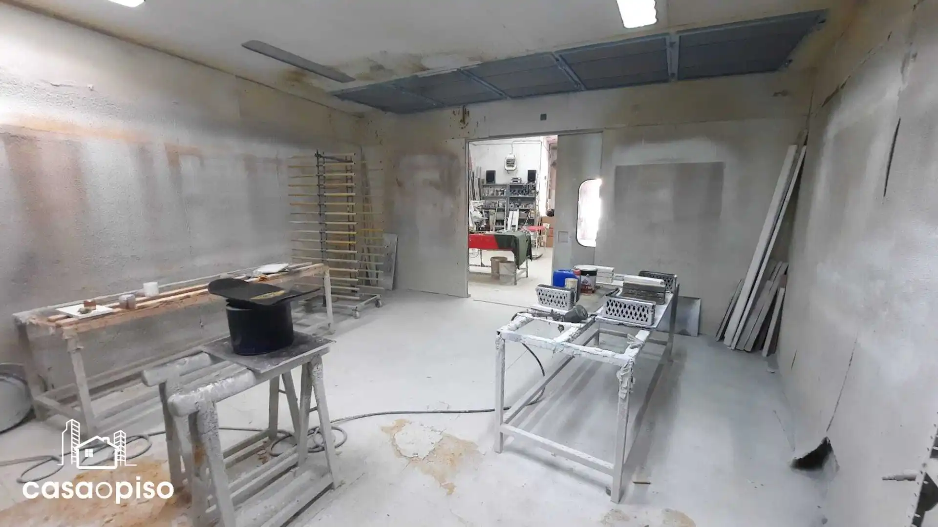 Küche von Fabrikhallen zum Verkauf in Terrassa
