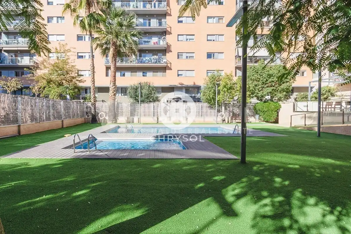 Piscina de Pis en venda en Barcelona amb Aire condicionat, Calefacció i Jardí privat