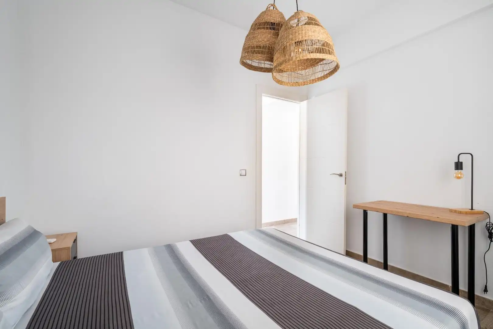Habitación de Piso de alquiler en Almería con Aire acondicionado, Terraza y Amueblado