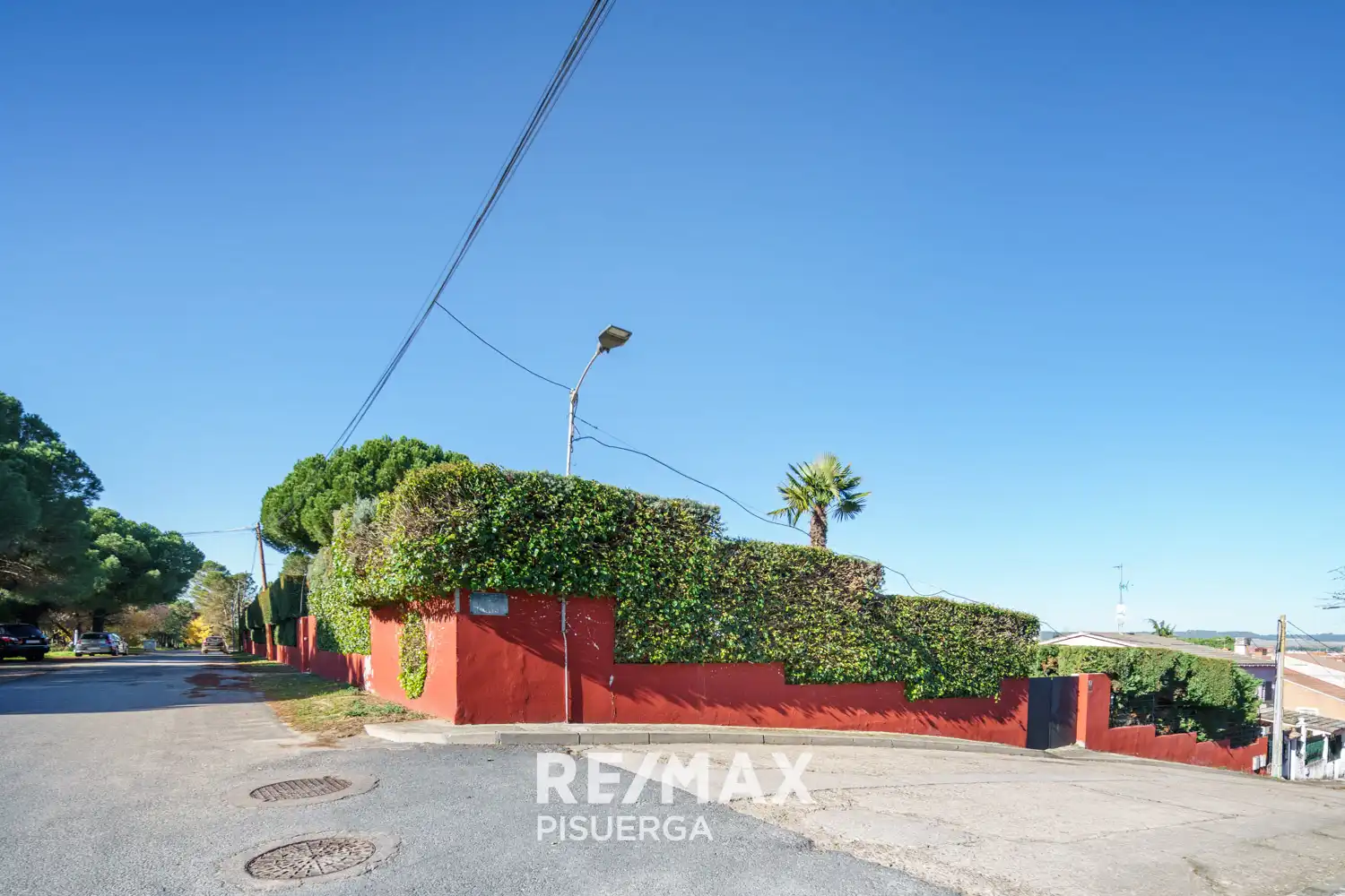 Vista exterior de Casa o xalet en venda en Tudela de Duero amb Calefacció, Jardí privat i Terrassa