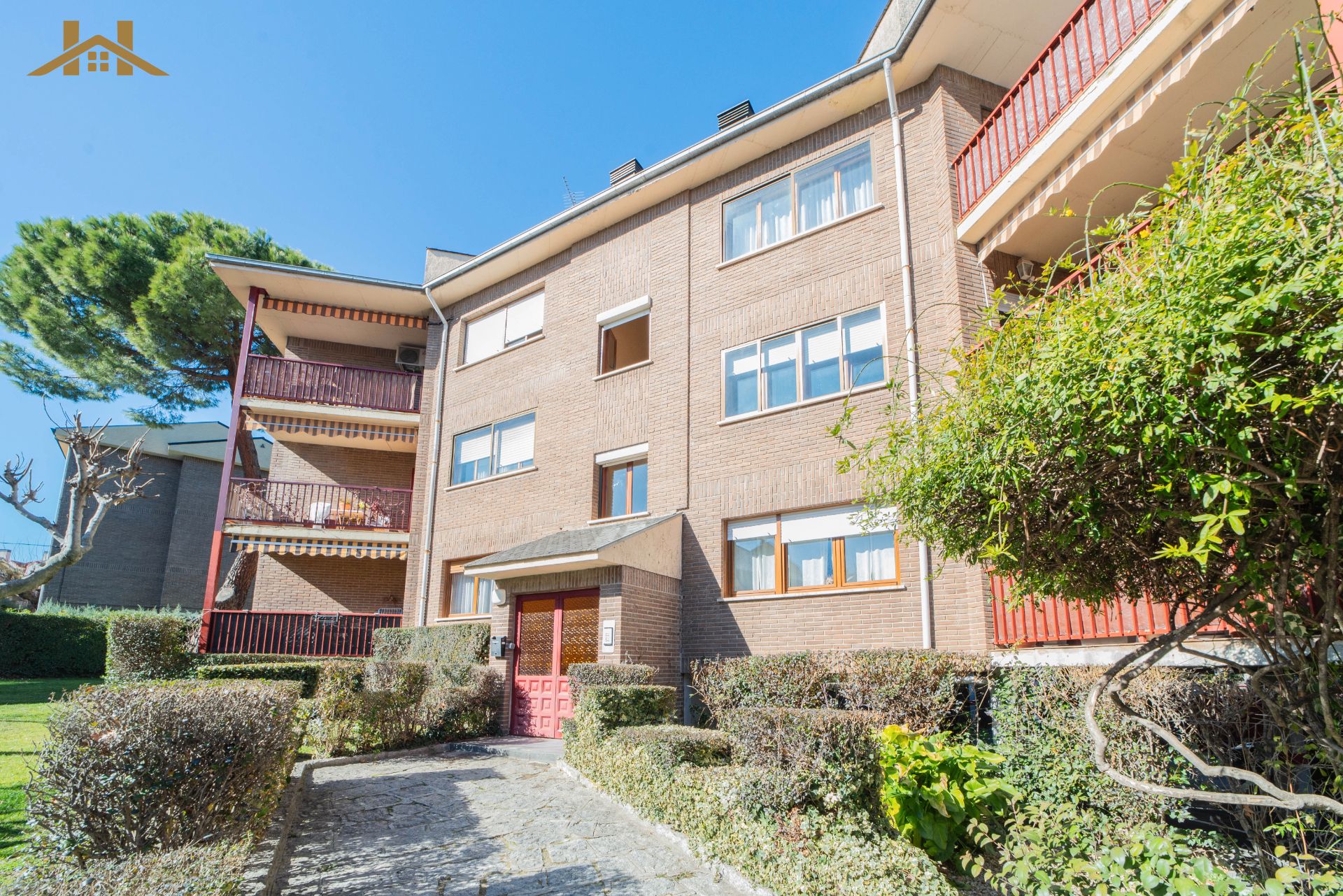 Exterior view of Flat for sale in El Escorial  with Heating, Oven and Washing machine