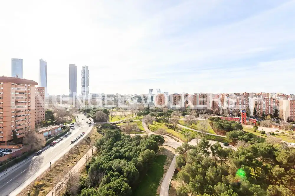 Vista exterior de Pis de lloguer en Madrid amb Aire condicionat, Calefacció i Jardí privat