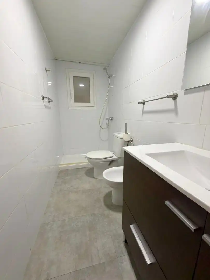 Badezimmer von Wohnung zum Verkauf in L'Hospitalet de Llobregat mit Balkon