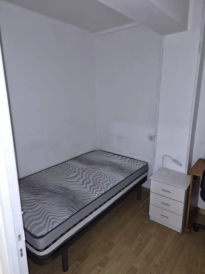 Schlafzimmer von Wohnung zur Miete in Santiago de Compostela  mit Heizung, Terrasse und Möbliert