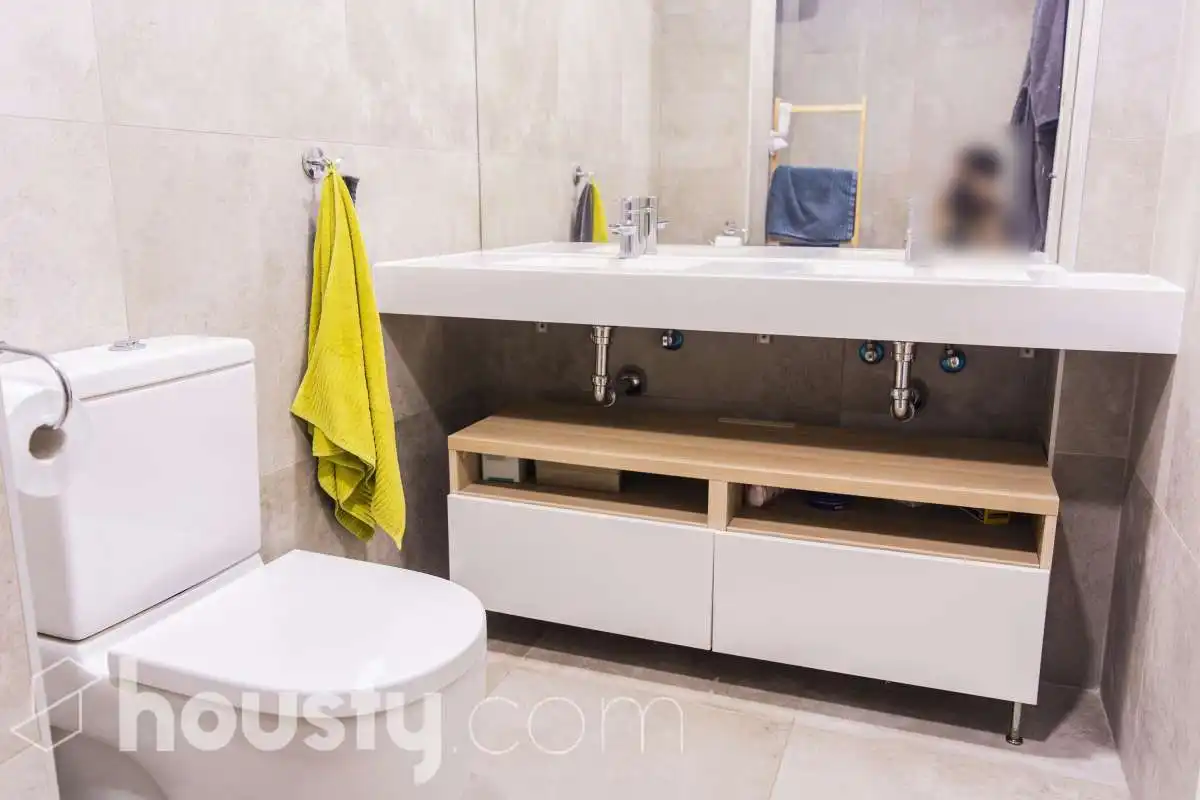 Bathroom of Flat for sale in Móstoles  with Air Conditioner, Terrace and Storage room