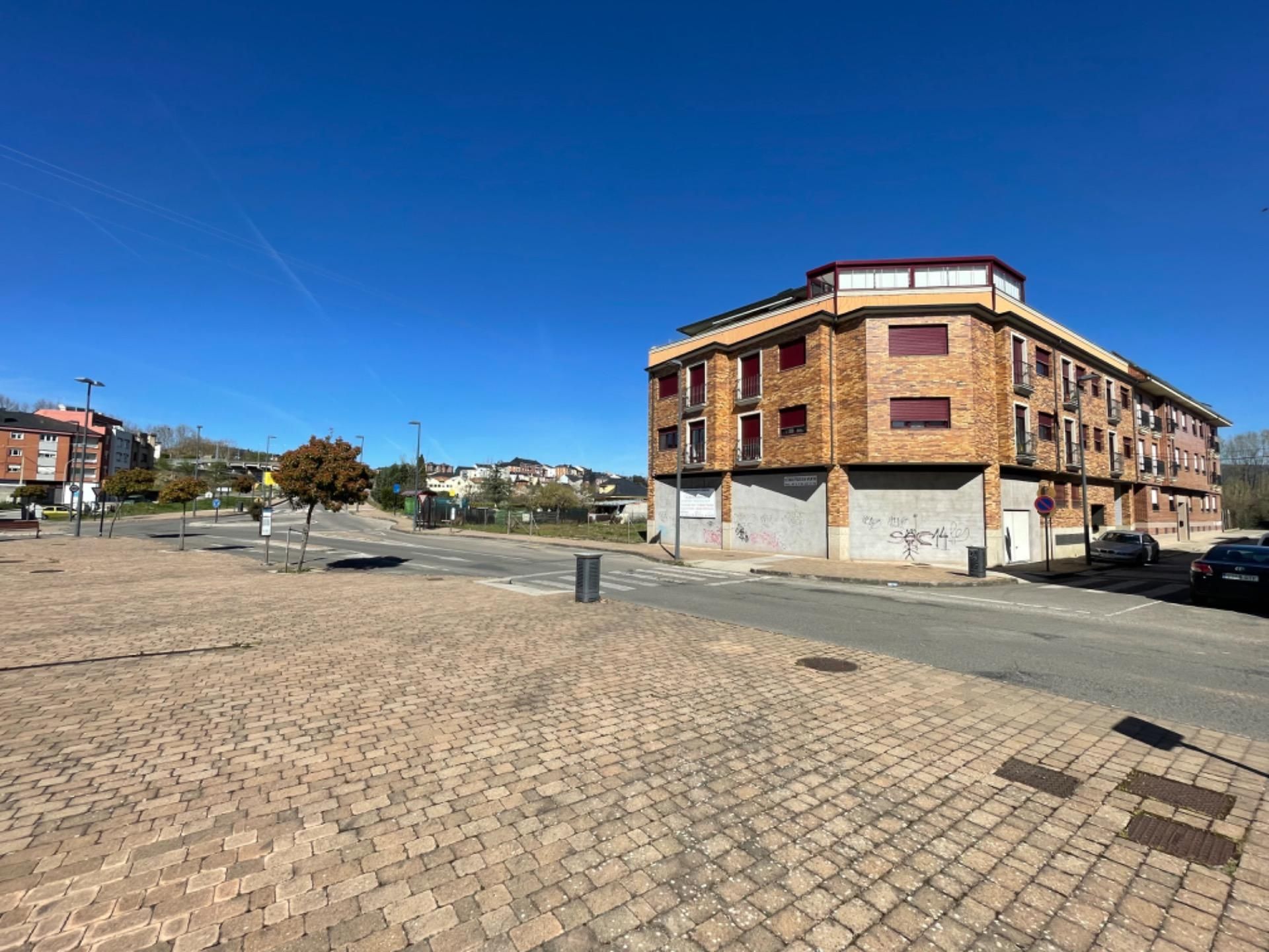 Vista exterior de Pis en venda en Ponferrada amb Calefacció, Traster i Balcó