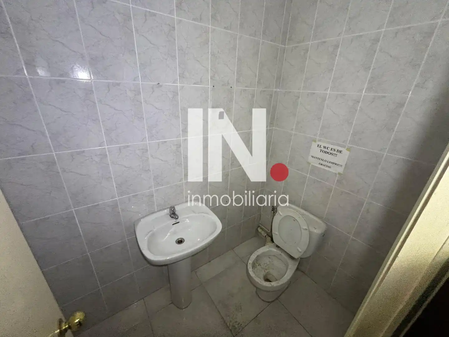 Bany de Local en venda en Lleida