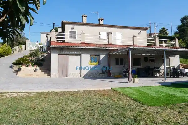 Exterior view of Houses for sale in Maçanet de la Selva  with Private garden