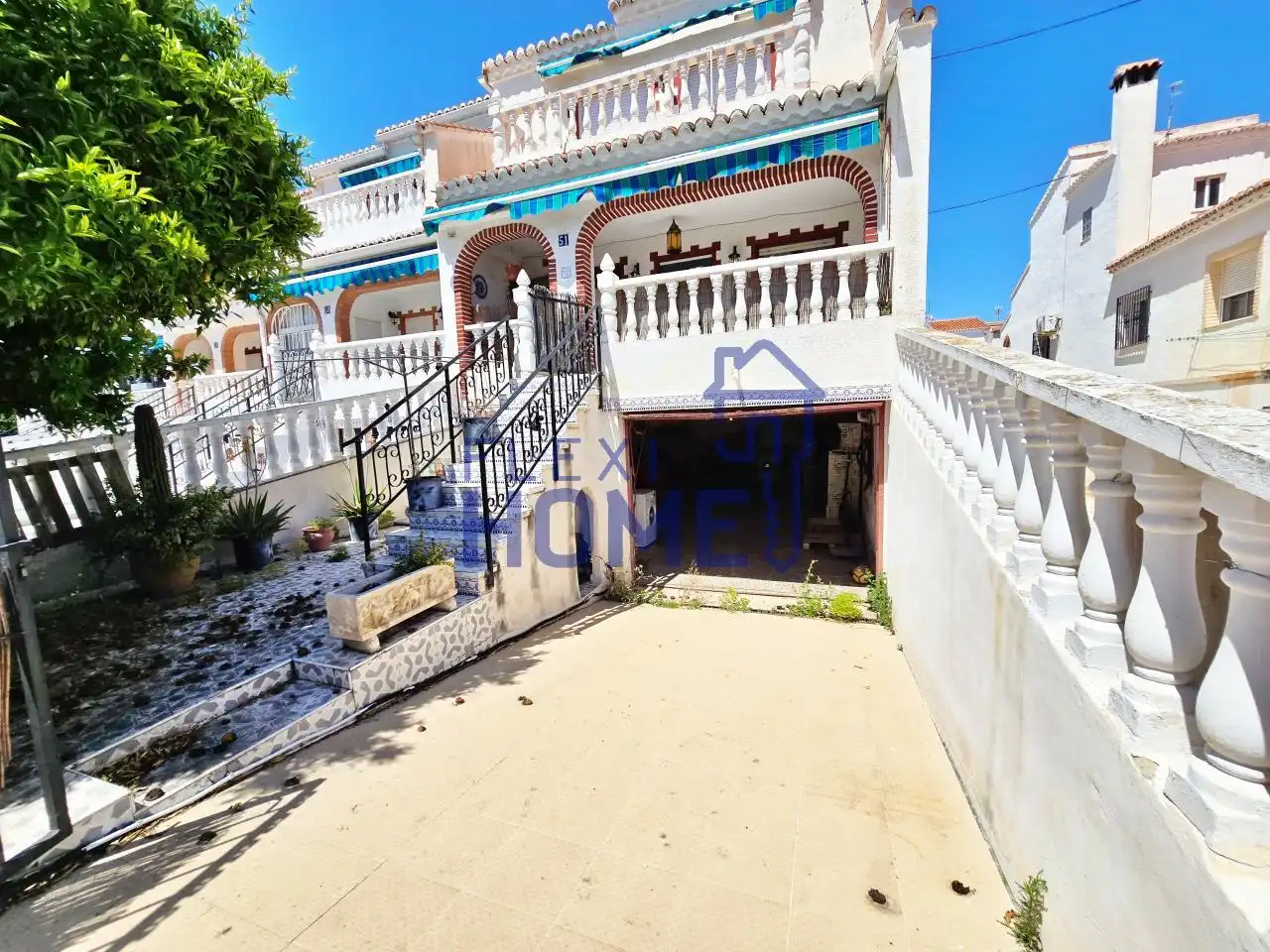 Vista exterior de Casa adosada en venta en Torrevieja con Calefacción, Jardín privado y Terraza