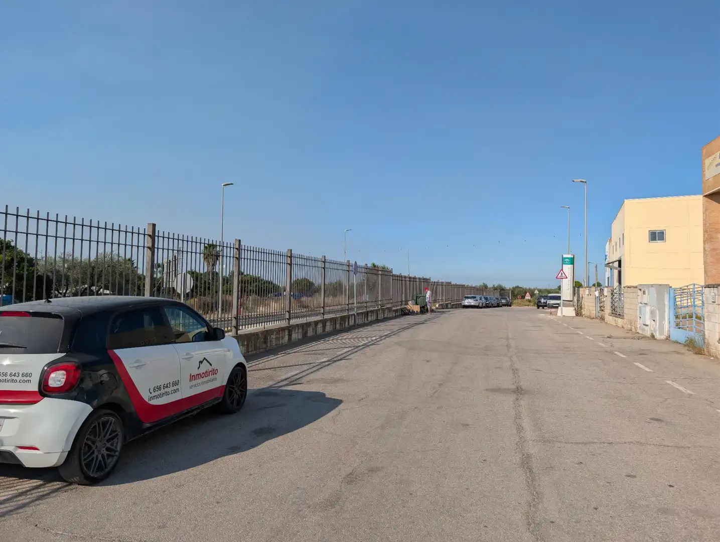 Vista exterior de Nave industrial de alquiler en Benacazón