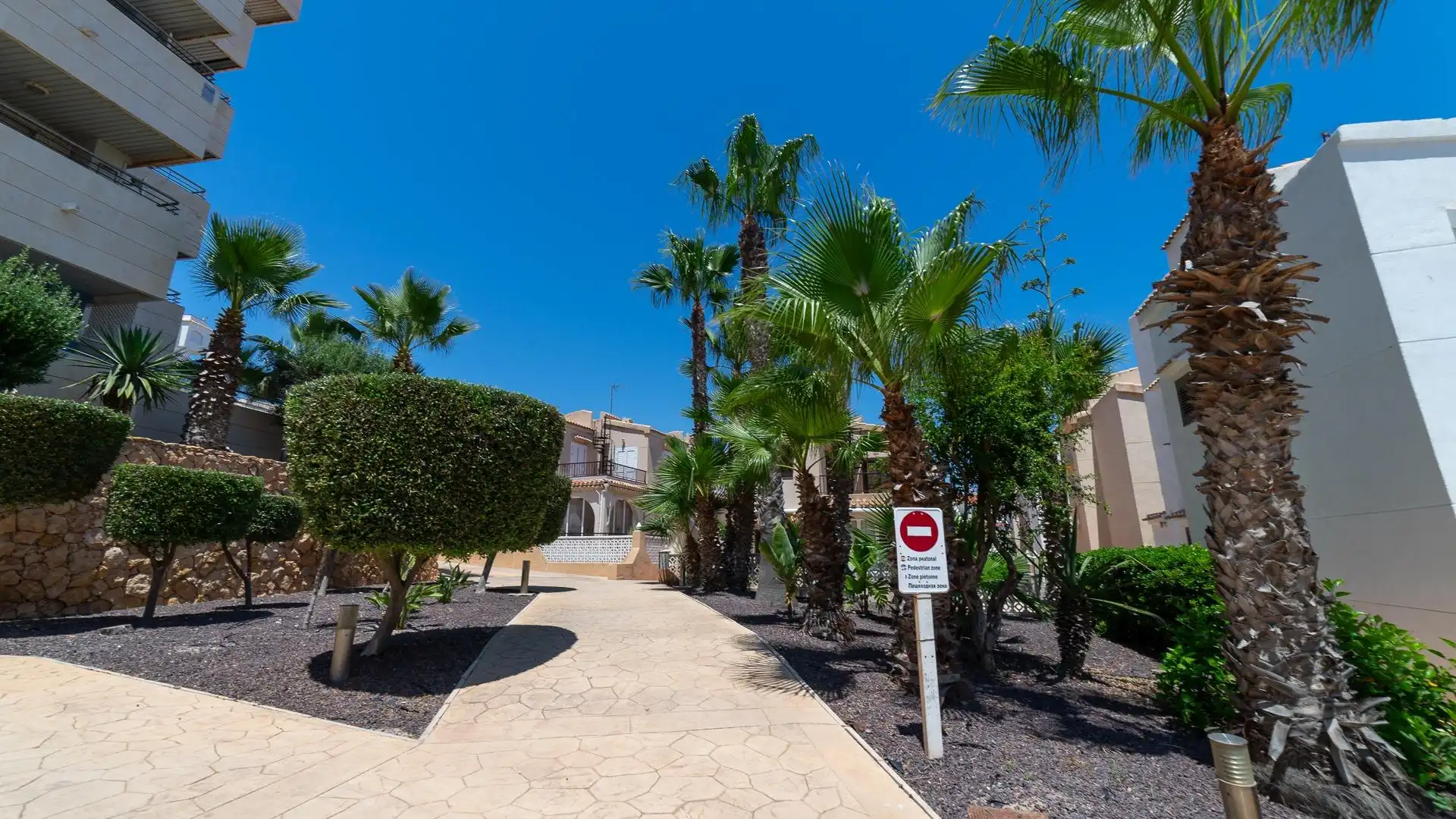 Vista exterior de Ático en venta en Torrevieja con Aire acondicionado, Terraza y Trastero