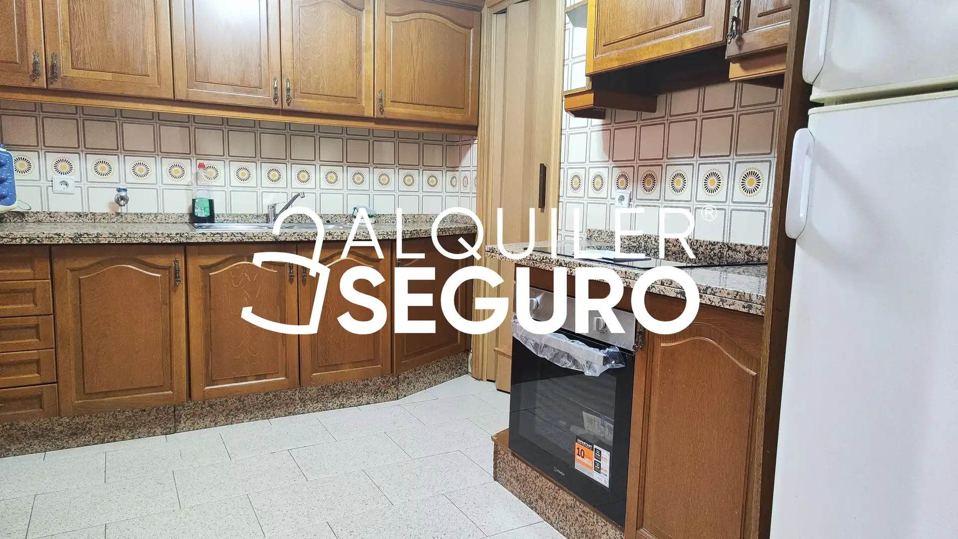 Cuina de Pis de lloguer en Córdoba amb Aire condicionat, Calefacció i Moblat