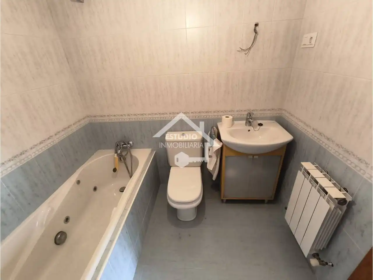 Bathroom of Flat for sale in Mendavia, Navarra