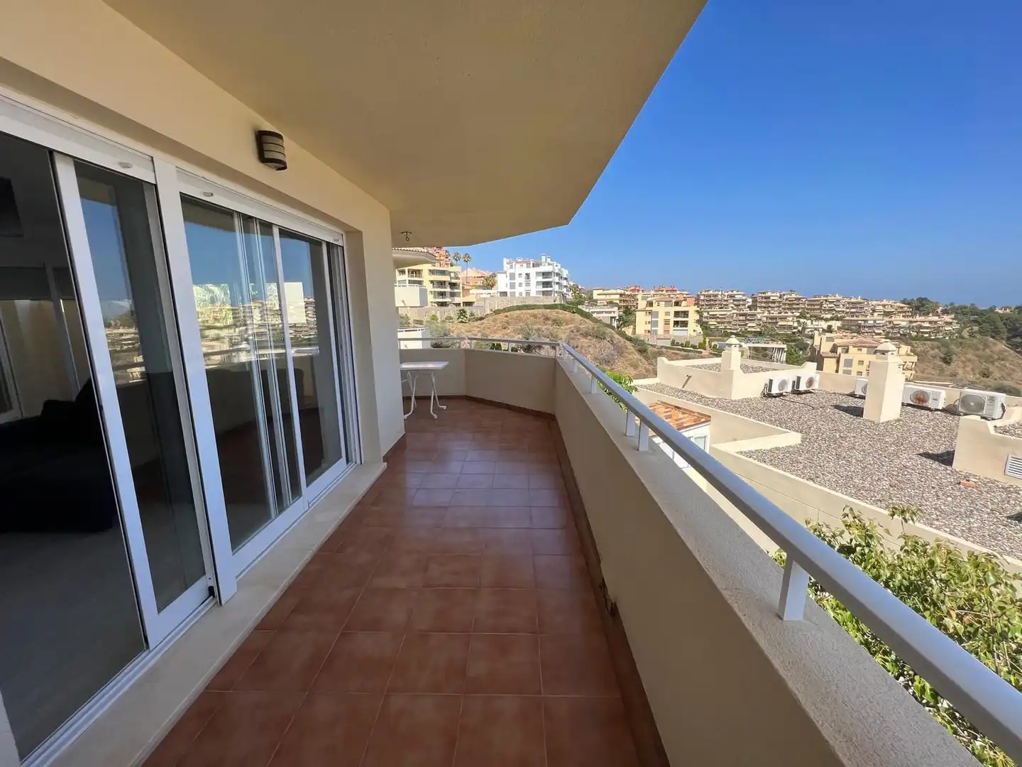 Apartamento con piscina en venta en Calahonda